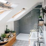 Salle de bain sous comble : astuces pour bien l’aménager Salle de bain sous comble